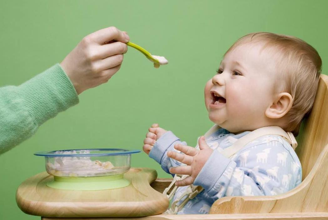  宝宝第一餐：如何选择合适的婴儿辅食?